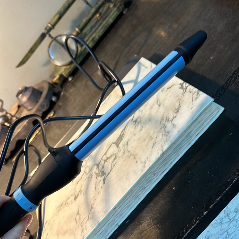 Bio Ionic OnePass oval curling iron - Picture 12 of 16